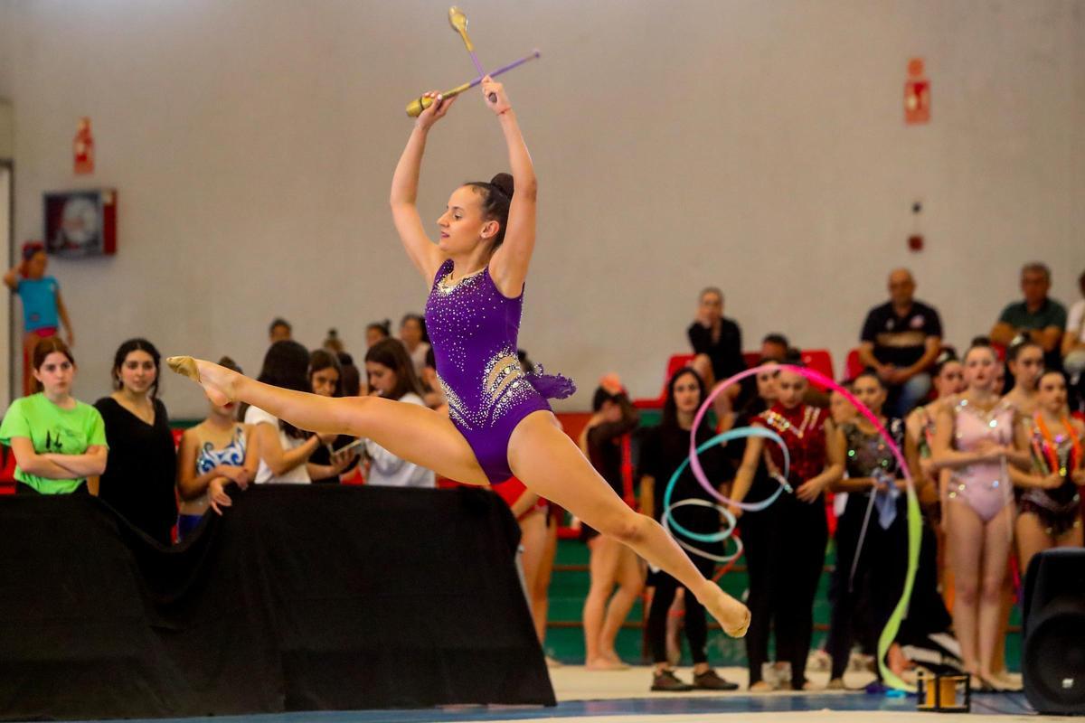 El Torneo Vilarousa hace de la gimnasia rítmica un espectáculo en Catoira