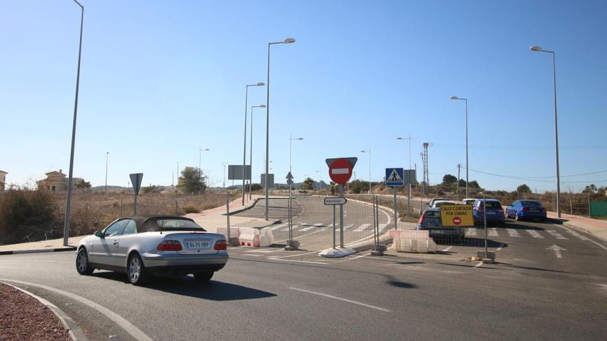 La urbanización fantasma de Los Invernaderos en San Miguel de Salinas