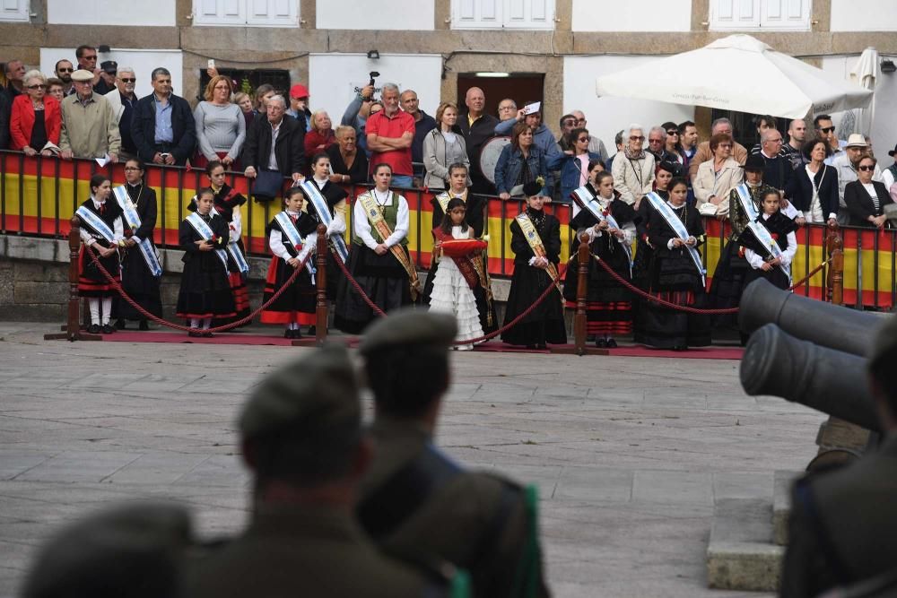 Homenaje a la bandera de la Asociación de Meigas de las Hogueras de San Juan