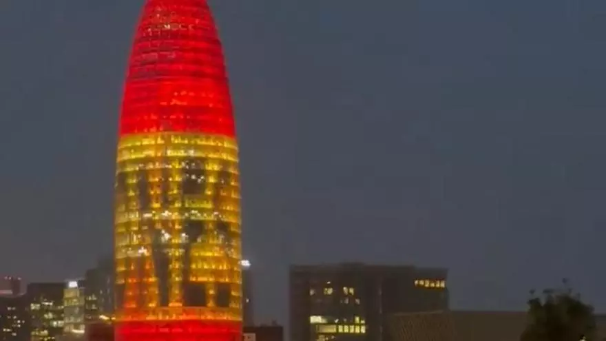 Pruebas en la Torre Glòries para la final del mundo de fútbol