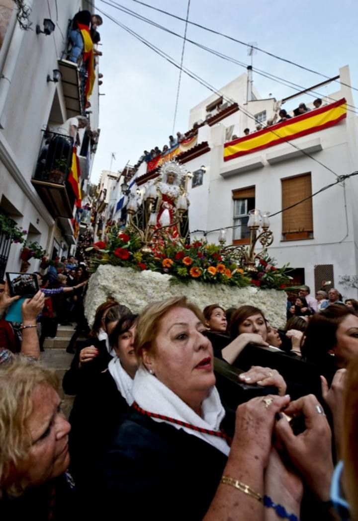 Alicante se vuelca con la procesión de Santa Cruz