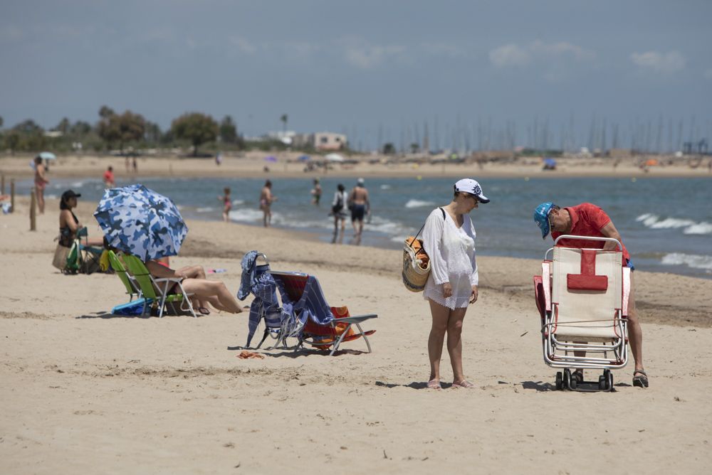 La playa del Port de Sagunt: Un inmenso arenal que no te puedes perder a menos de 30 minutos de la capital del Turia