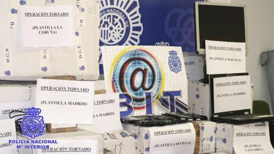 La policía detiene a medio centenar de miembros de una red de pornografía infantil