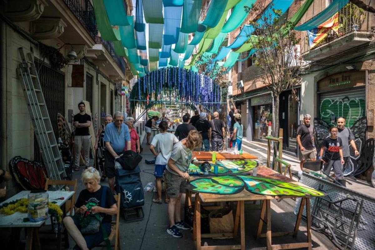 La calle Verdi, presenta 'Metamorfosi',un recorrido natural que muestra paso a paso la evolución de una oruga a mariposa La calle Verdi, presenta 'Metamorfosi',un recorrido natural que muestra paso a paso la evolución de una oruga a mariposa