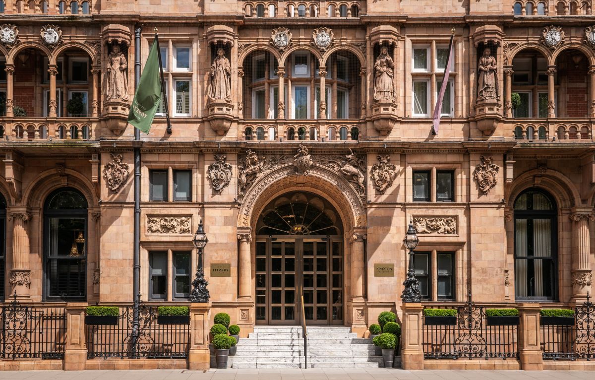 El Kimpton Fiztroy Hotel nos da la bienvenida con su icónica fachada victoriana.