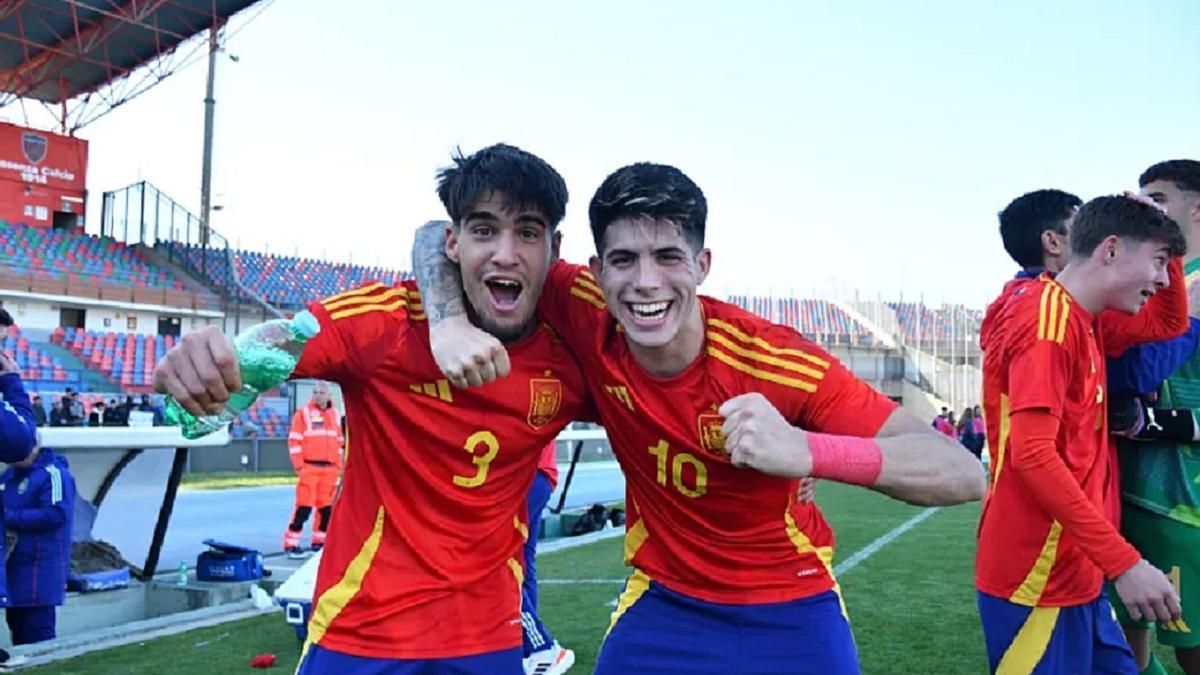 Antoñito celebra la victoria sobre Francia,