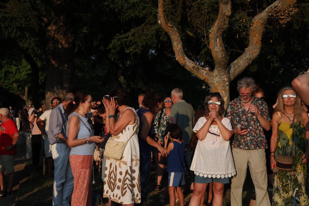 Fotos del eclipse en la catedral y retransmisión en la plaza Mayor