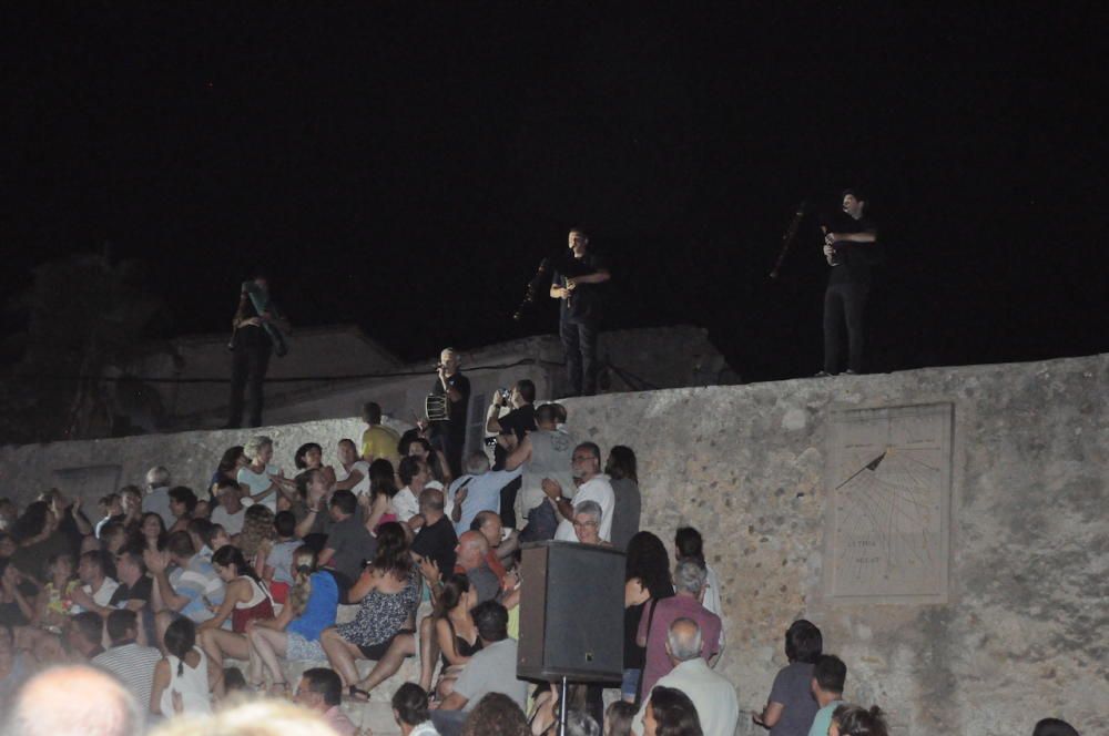 Carlos Núñez actúa con los Xeremiers de Sant Joan