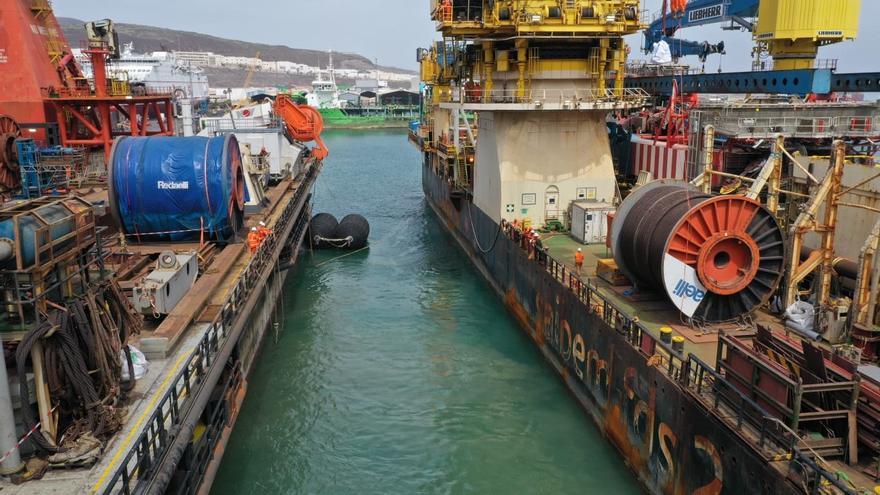Astican coloca el cable más pesado del mundo en un barco de tuberías