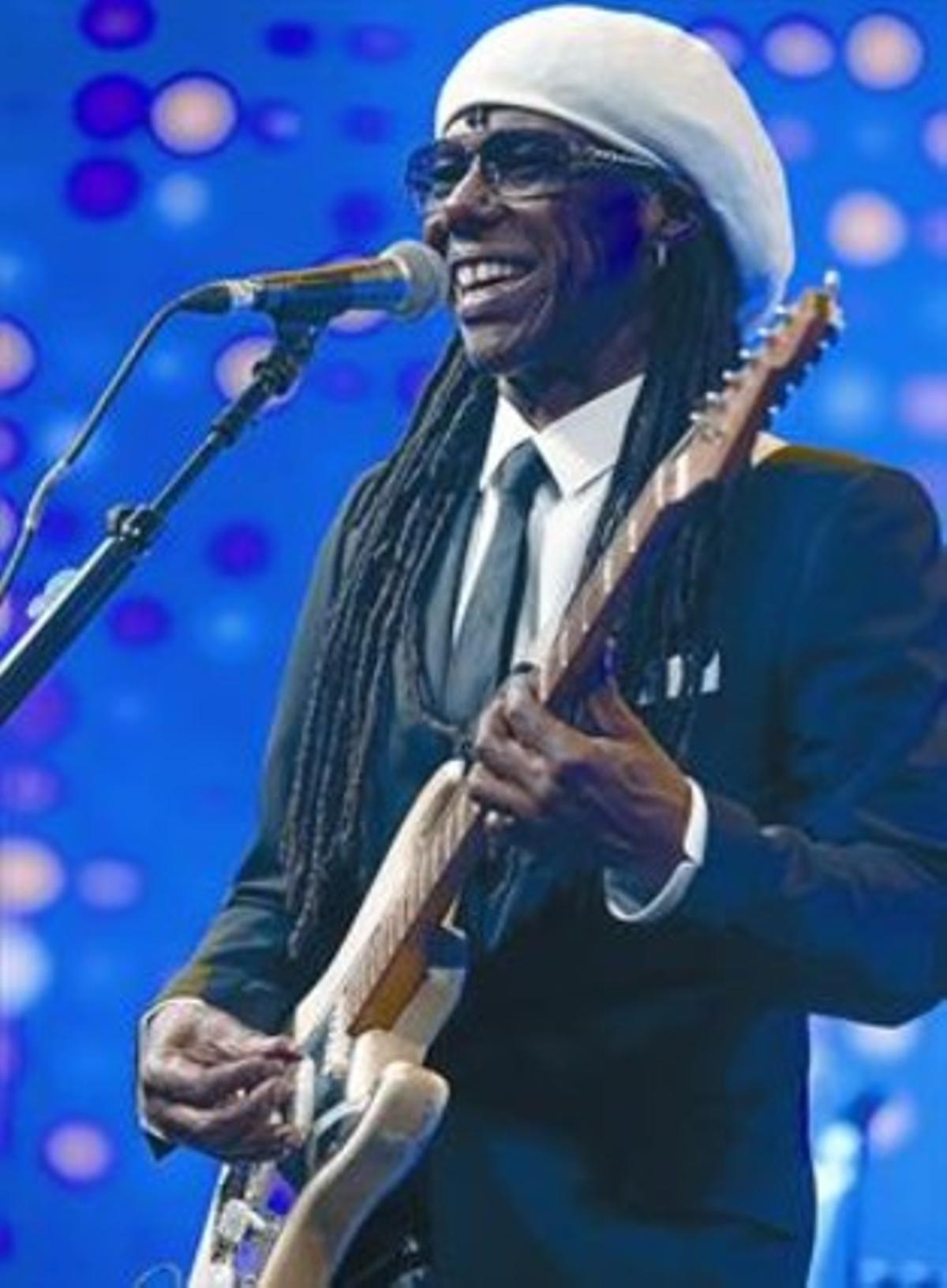 Nile Rodgers, llegenda novaiorquesa de 61 anys, i la seva inseparable guitarra, ’The Hit Maker’. Nile Rodgers, llegenda novaiorquesa de 61 anys, i la seva inseparable guitarra, ’The Hit Maker’.