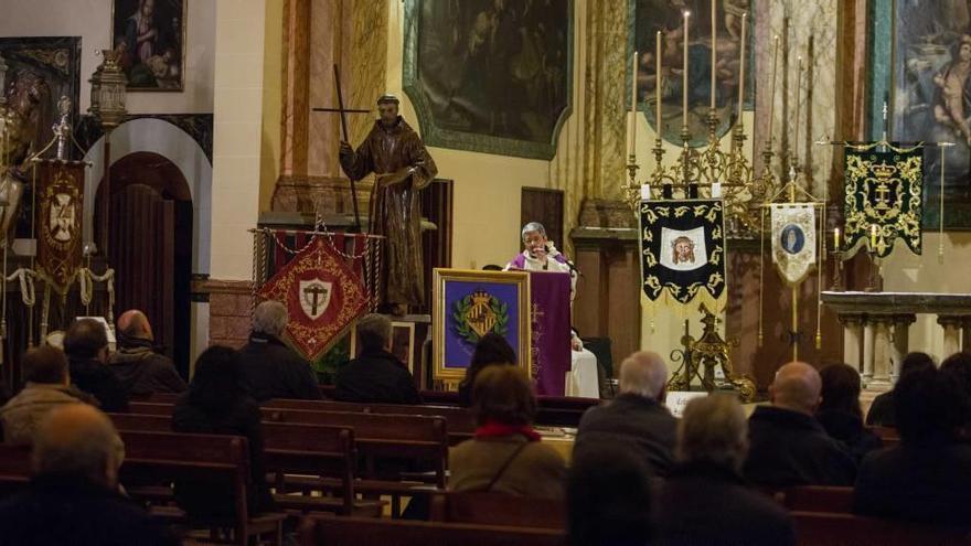 Los estandartes, en la iglesia de los Caputxins