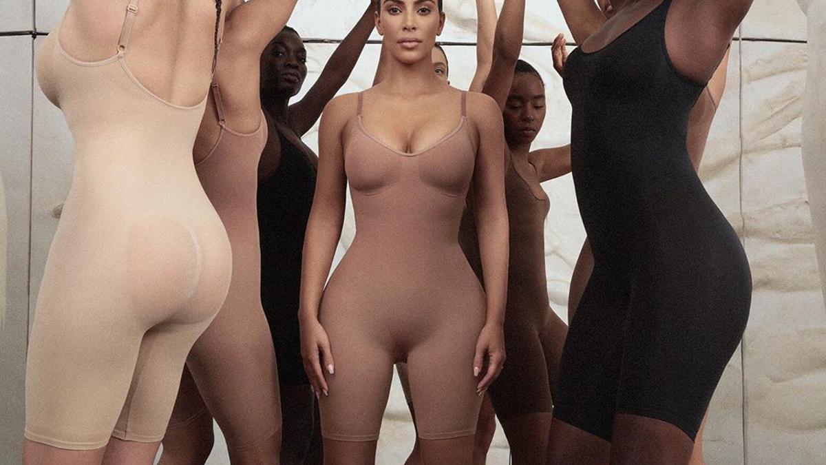 Kim Kardashian lanza su firma Kimono Solutionwear™
