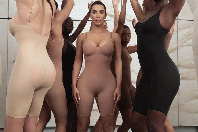 Kim Kardashian lanza su firma Kimono Solutionwear™