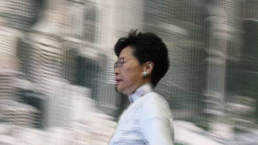 La jefa del Ejecutivo de Hong Kong, Carrie Lam, se dirige a anunciar la suspensión temporal del proyecto de ley de extradiciones. // Reuters