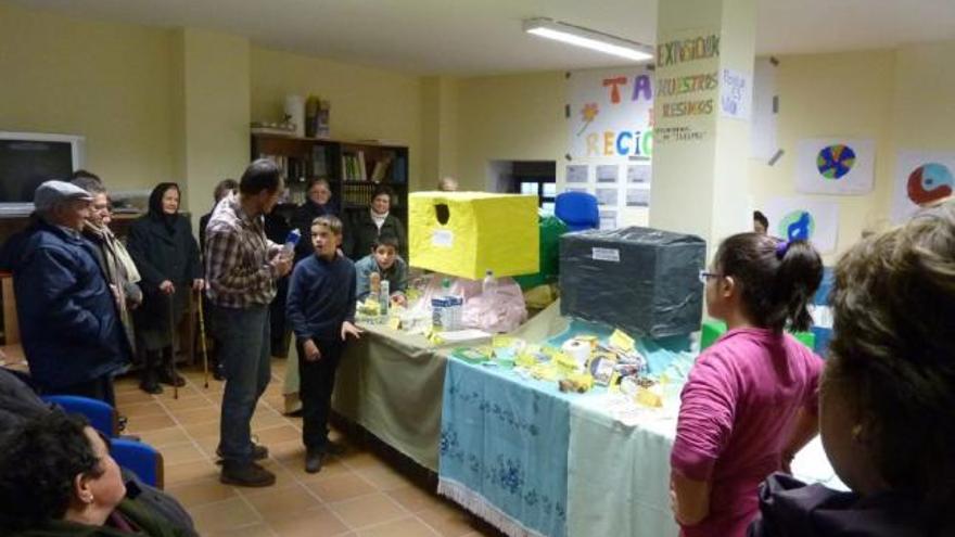 Niños de Luelmo y Monumenta durante el taller sobre Educación Ambiental.
