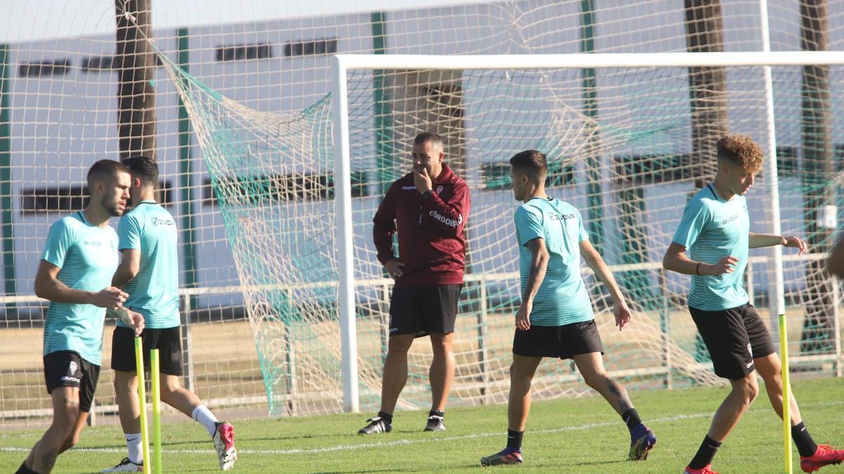 Germán Crespo, pensamiento durante el entrenamiento del Córdoba CF en la Ciudad Deportiva.