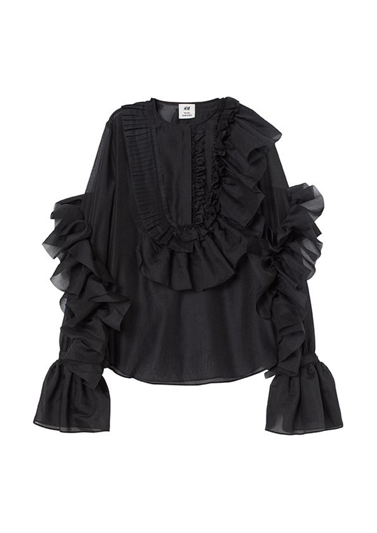 Blusa con volantes, hecho con un 72% de poliéster reciclado, de H&M Studio (79,99 €).