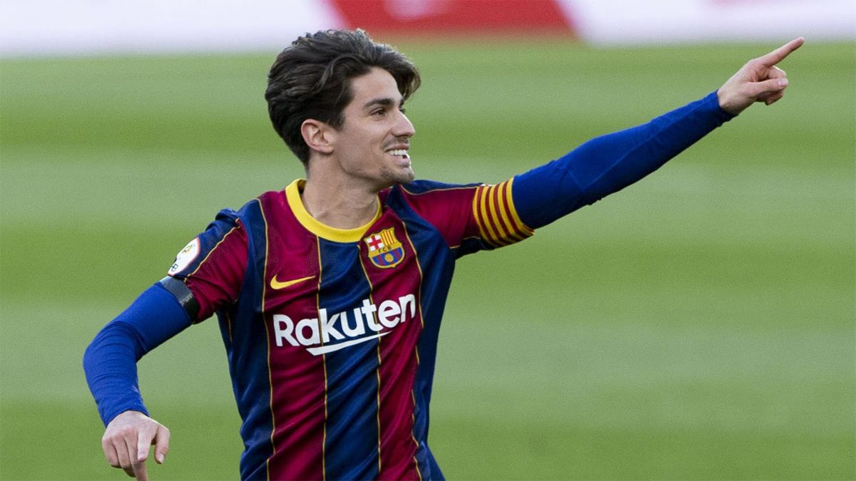 Álex Collado, celebra un gol con el Barça B