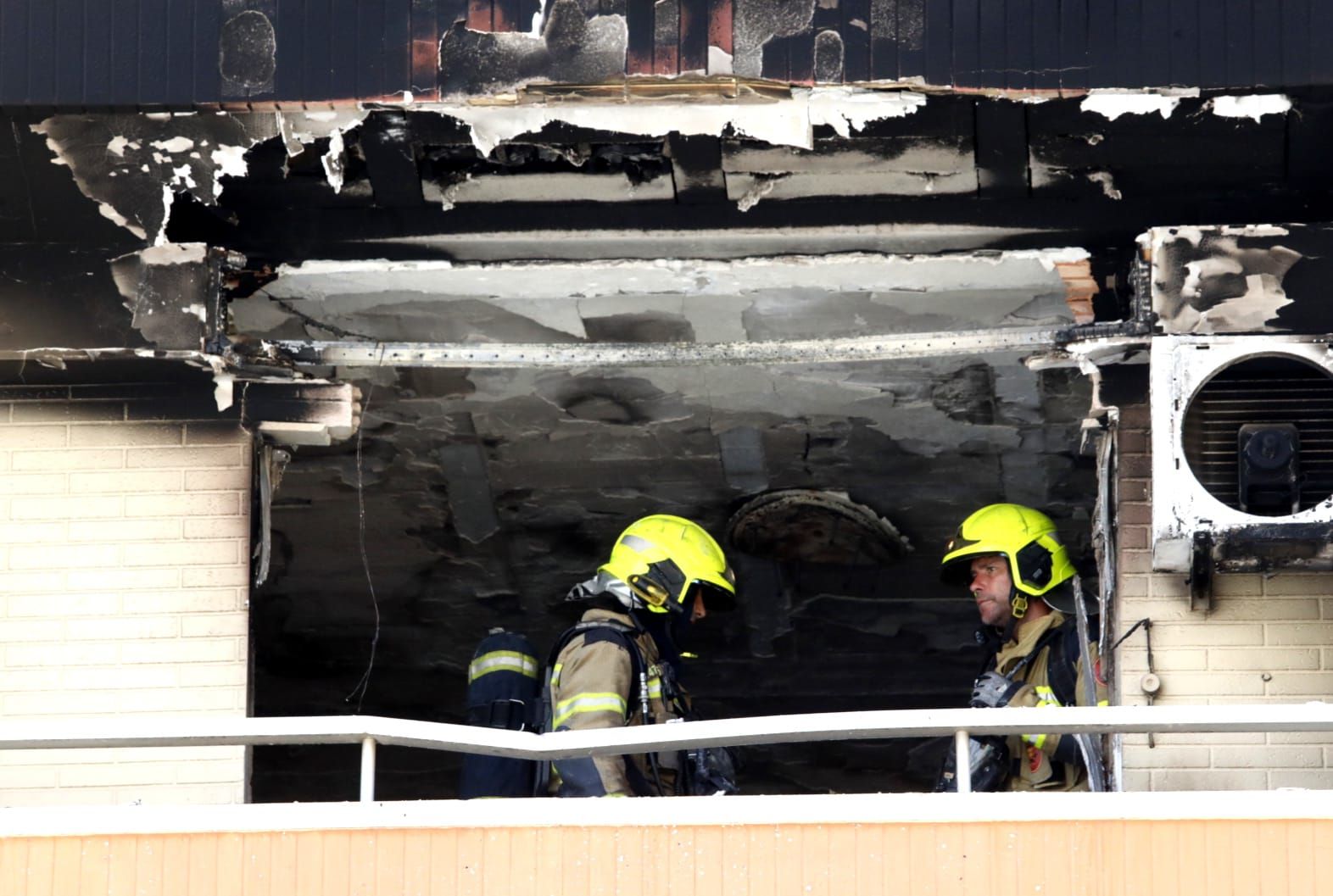 Una mujer muere en el incendio de su piso en Natzaret