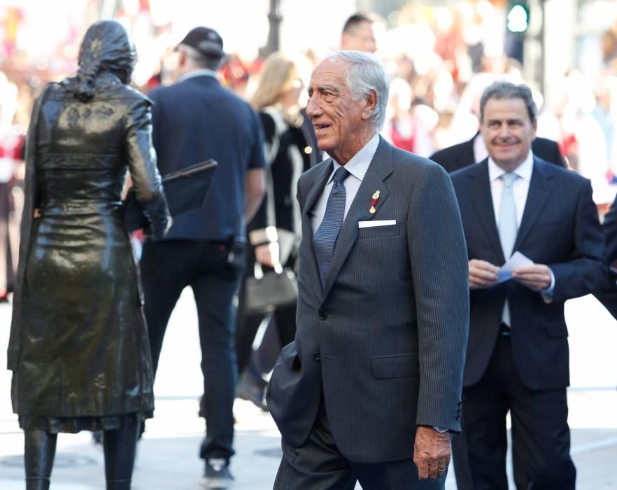 Desfile de los Reyes, personalidades y premiados en la alfombra azul