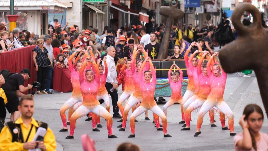 Genios y tesoros en el Desfile Infantil de Elda