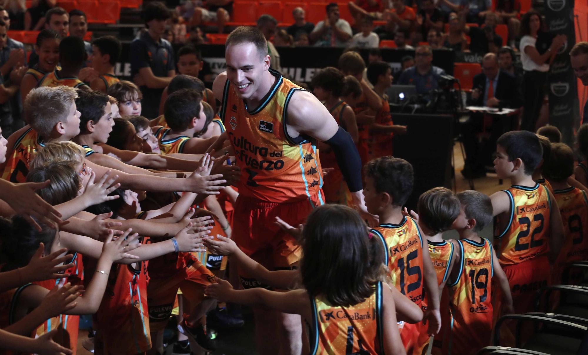 Presentación del Valencia Basket en La Fonteta