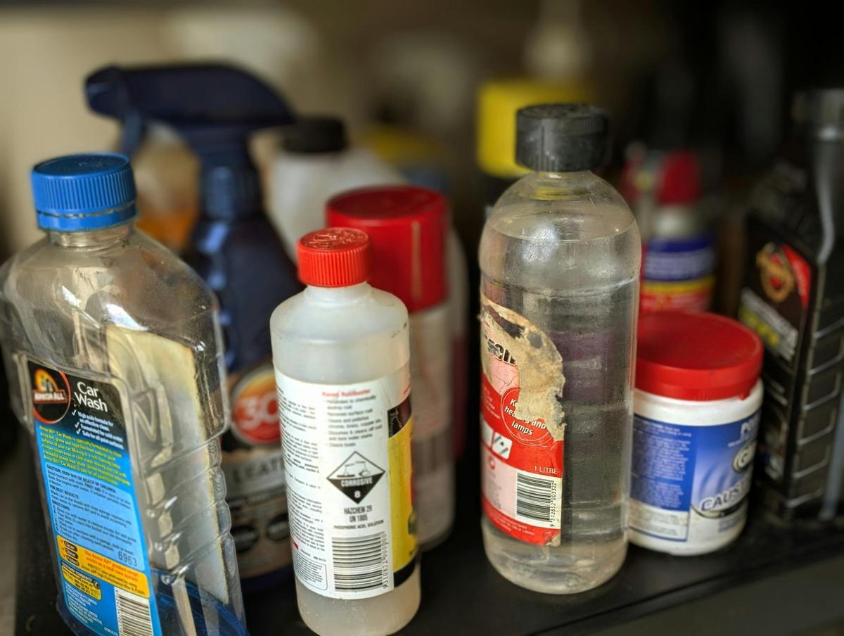 La lejía destaca entre otros productos de limpieza para mantener un ambiente saludable en casa.