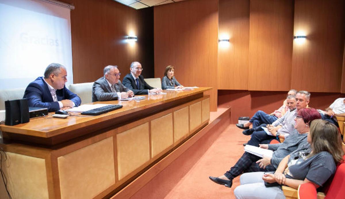 Sanidad compra TV para los centros de salud y mejora los cuidados a domicilio