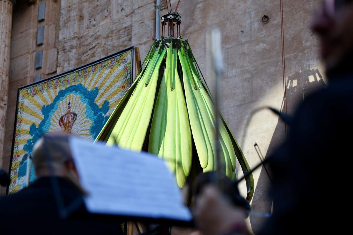 El barrio del Carmen saca en procesión a su patrona