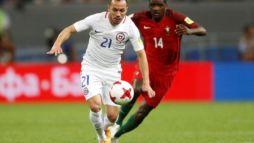 Marcelo Díaz, durante un lance del partido // REUTERS