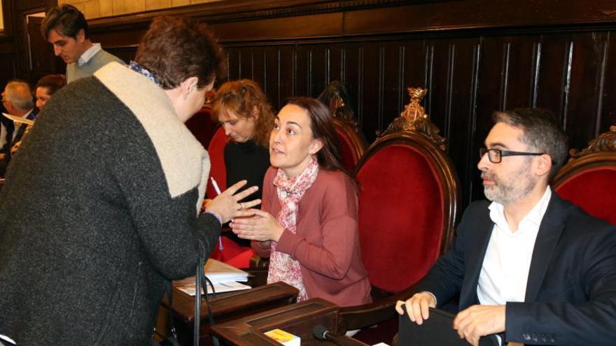 Sílvia Paneque, al centre, avui com a regidora de l&#039;oposició