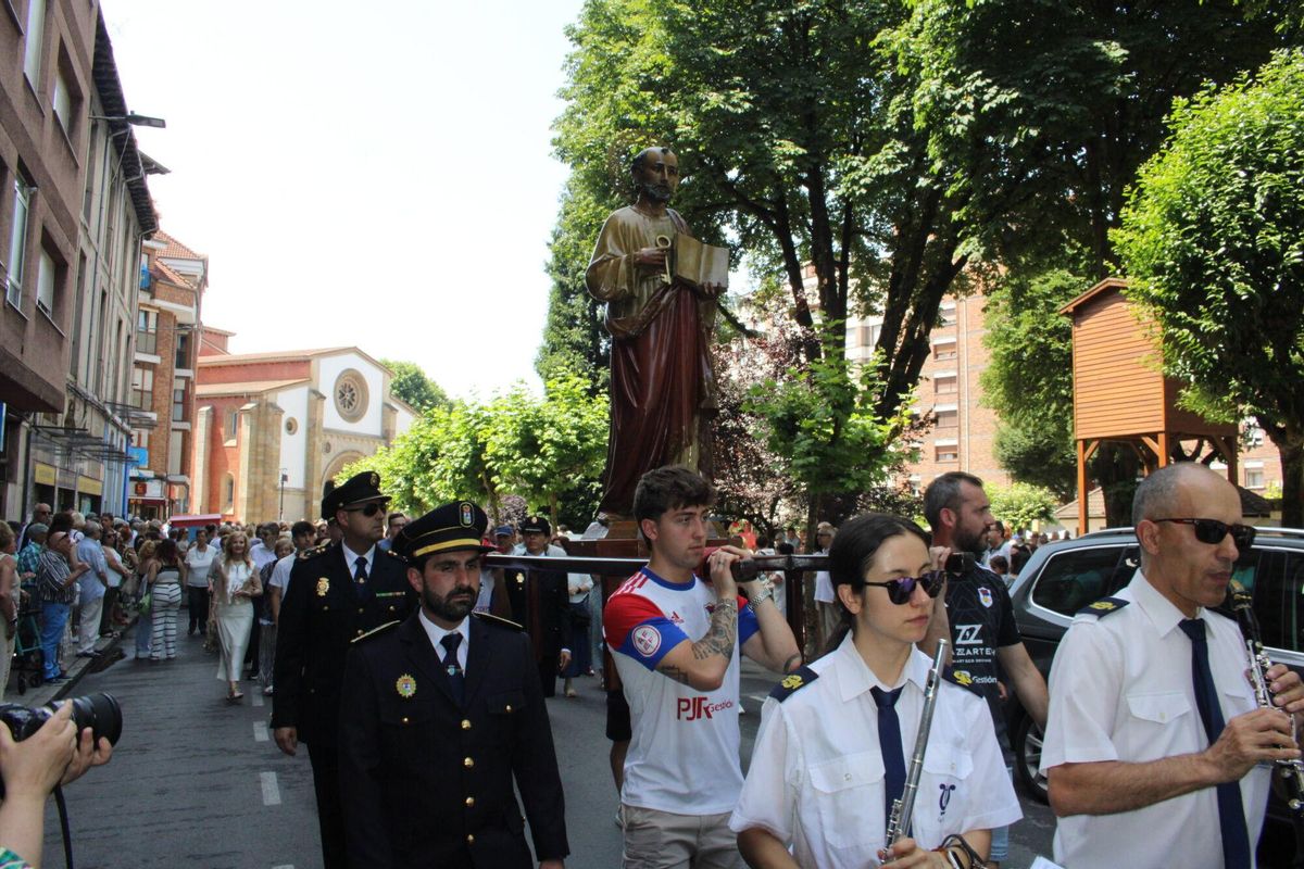 Fiestas de San Pedro en La Felguera Langreo. Misa procesión y orquesta Nueva Banda