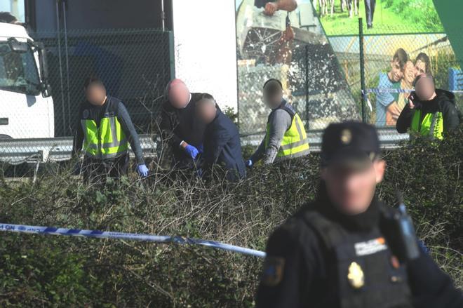 Levantamiento del cadáver del fallecido en A Coruña durante un altercado con la Policía Nacional