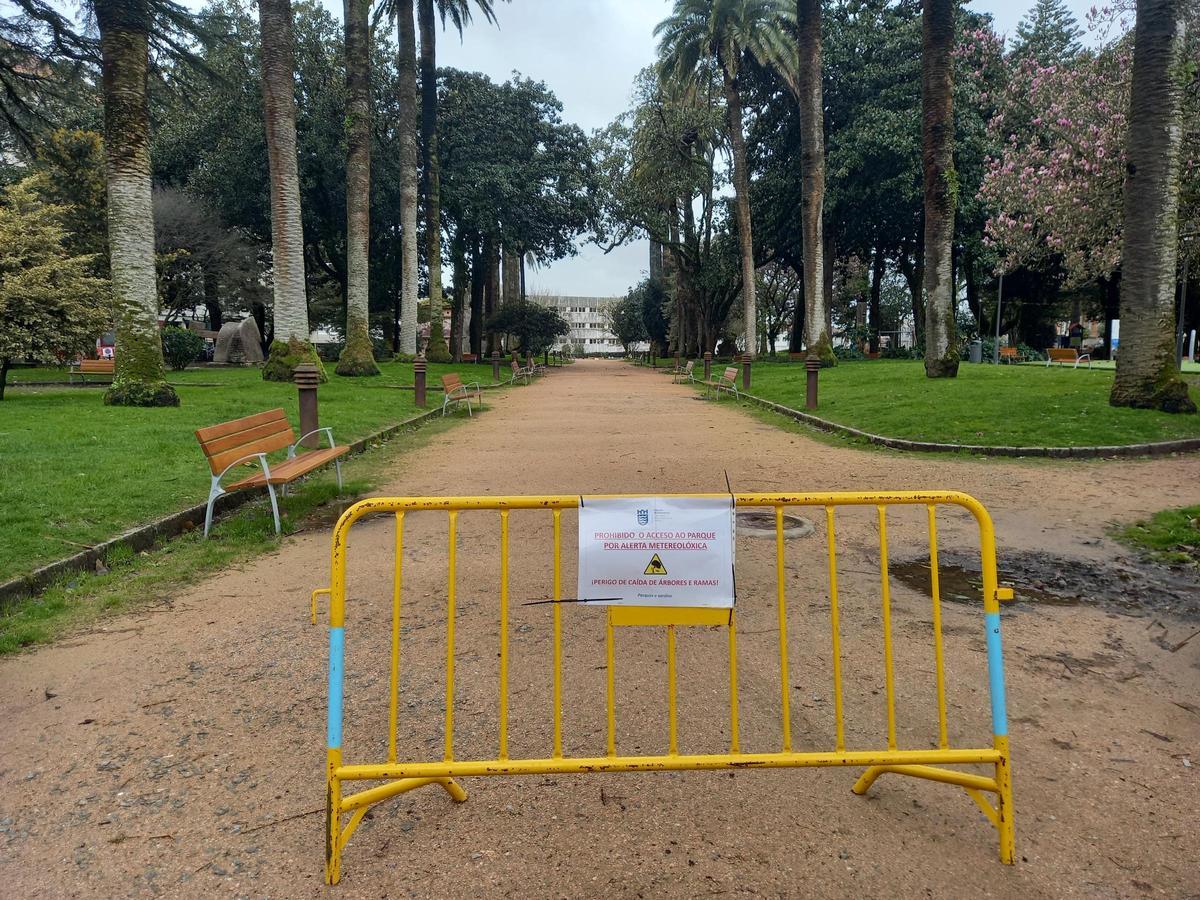 Vallado del parque de Las Palmeras.