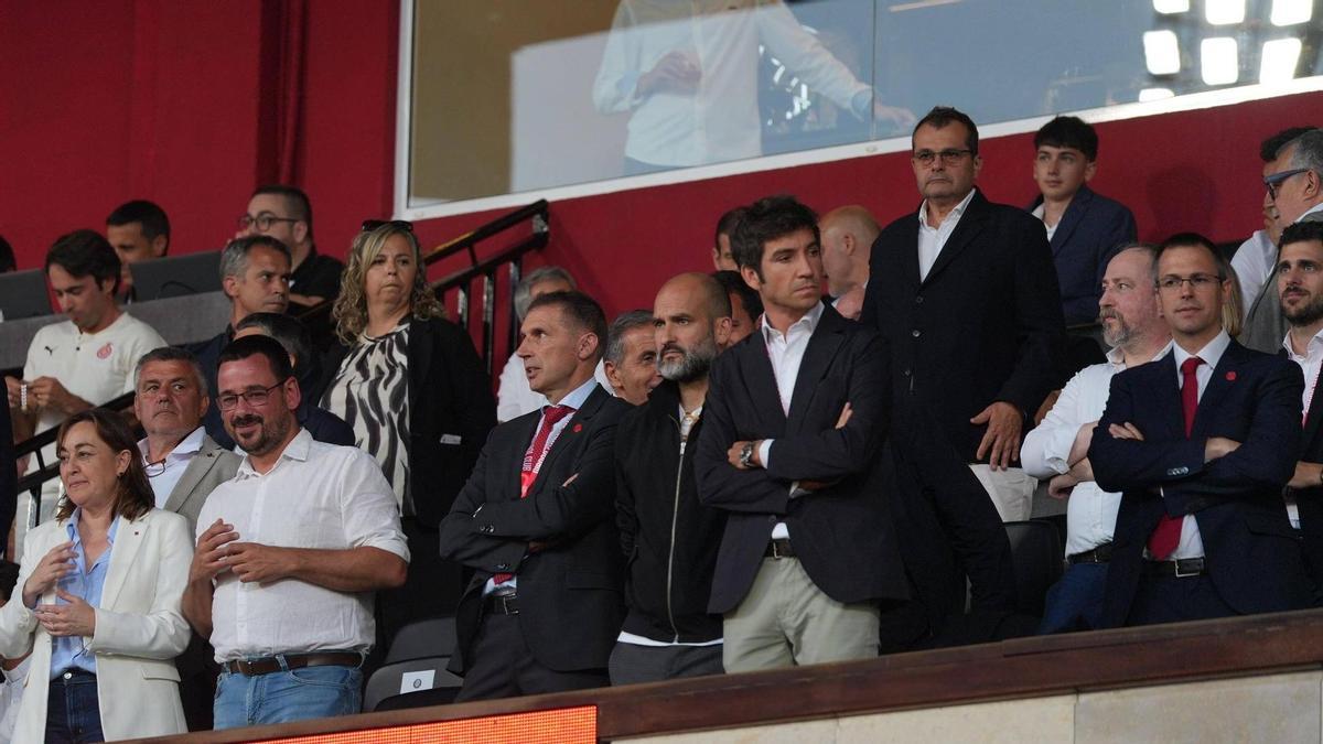 Una imatge de la llotja el dia de l'Elx amb Delfí Geli, Pere Guardiola i Ignasi Mas-Bagà