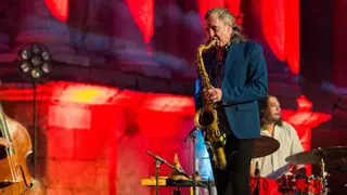 El jazz-flamenco de Jorge Pardo deslumbra a las mismísimas piedras milenarias del Teatro Romano de Mérida