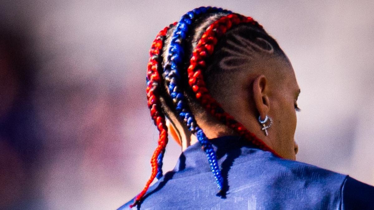 Raphinha, en el calentamiento del Barça-Villarreal en Montjuïc.