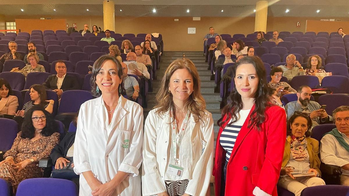 Eva Iglesias, Elena García y Virginia García durante las jornadas en el Reina Sofía dedicadas a la Enfermedad Inflamatoria Intestinal.