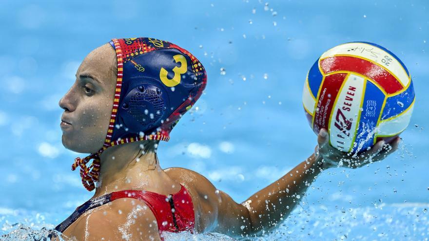 Anni Espar, durante un partido con la selección española.