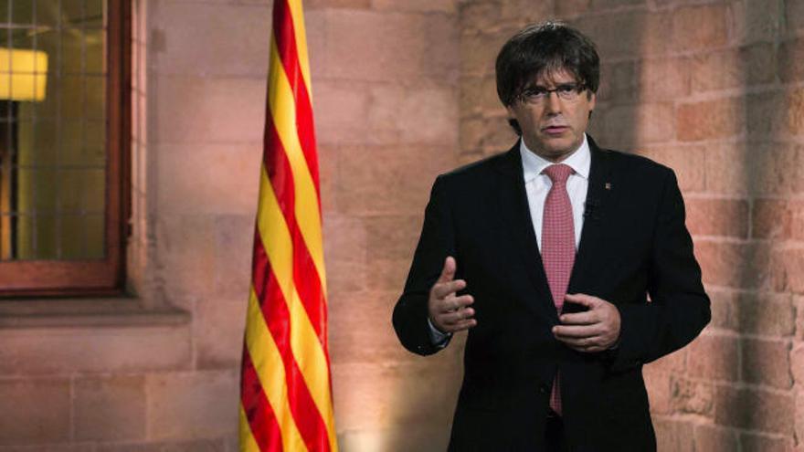 Puigdemont asegura que solo el Parlament puede inhabilitar a su gobierno