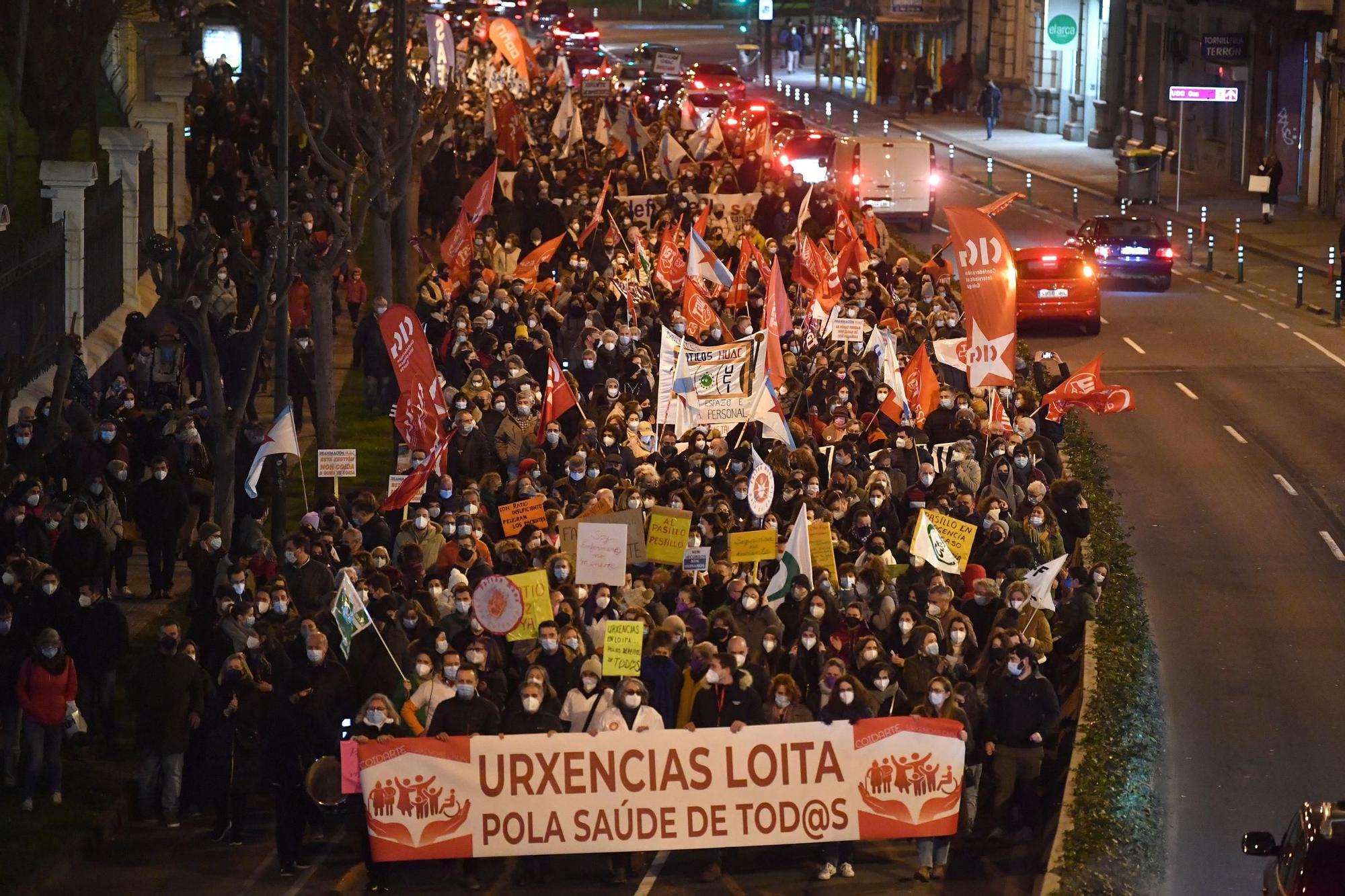 Manifestación de trabajadores del Hospital de A Coruña: "Sen persoal non hai sanidade"