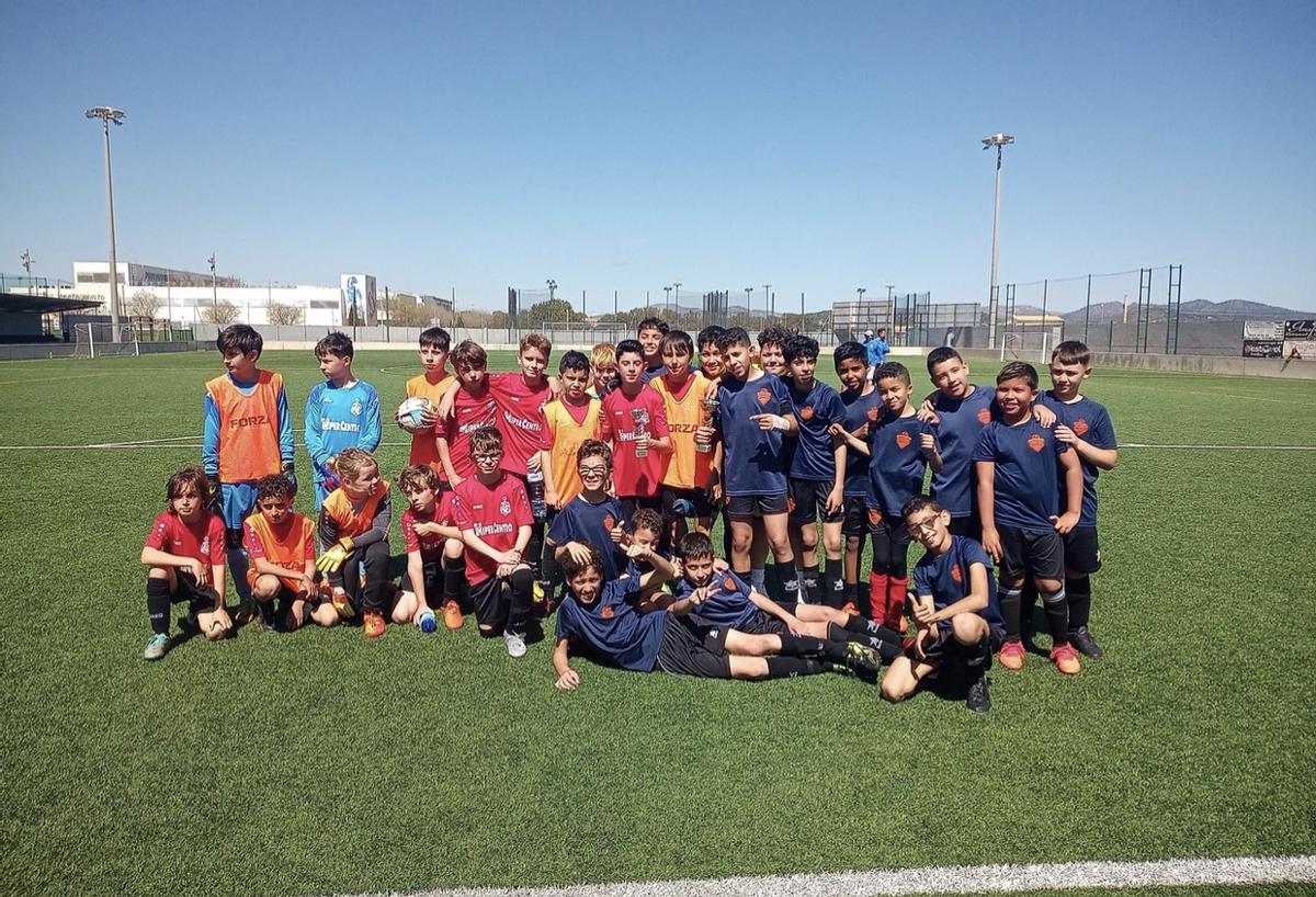 fútbol. Participantes en el Torneo de Semana Santa de Porto Cristo