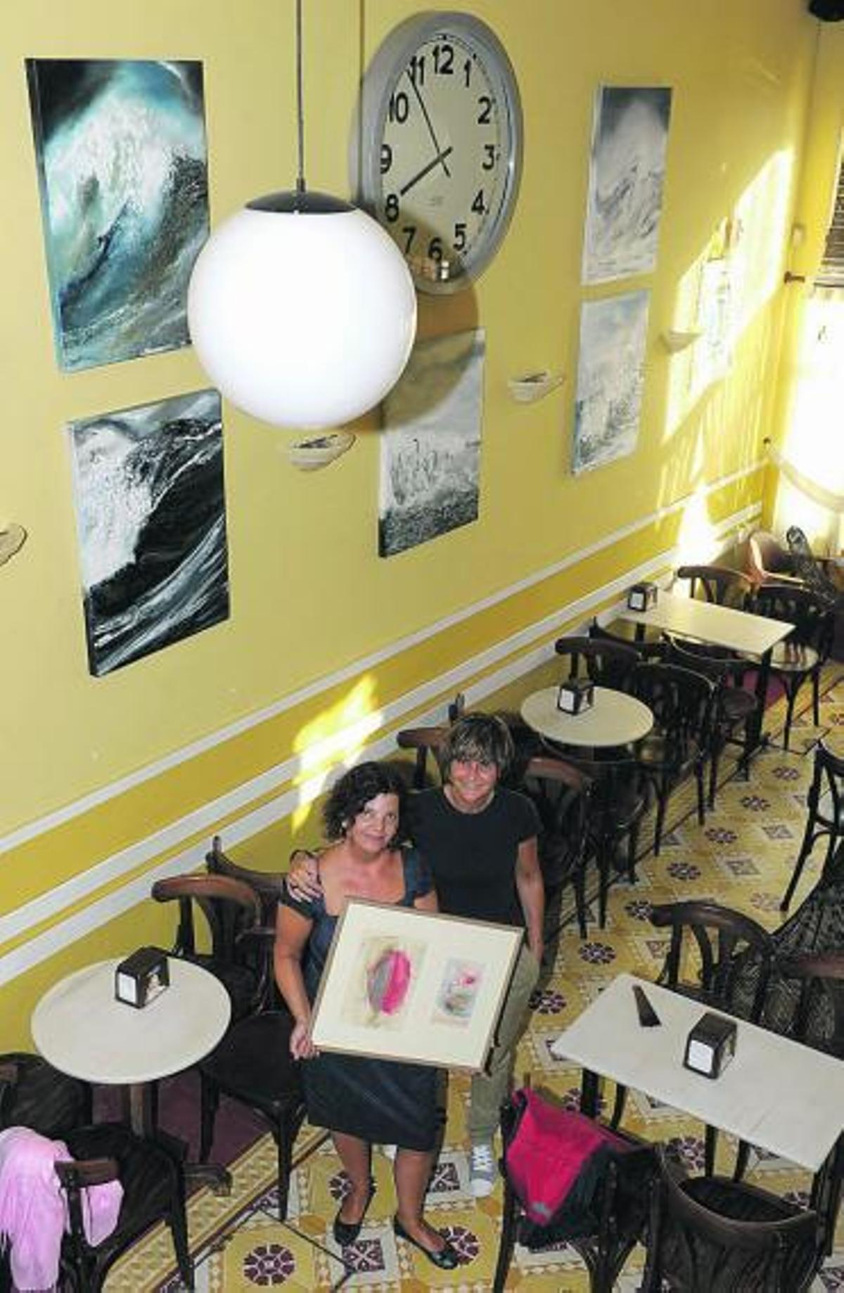 Ángeles Sales y Alina Granados. / víctor echave