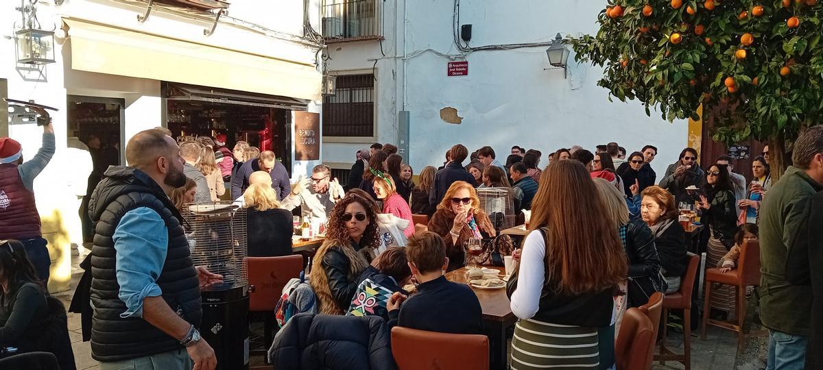 Ambiente de 'Tardebuena' en Bendita Locura, en el Jardín de las Dueñas.