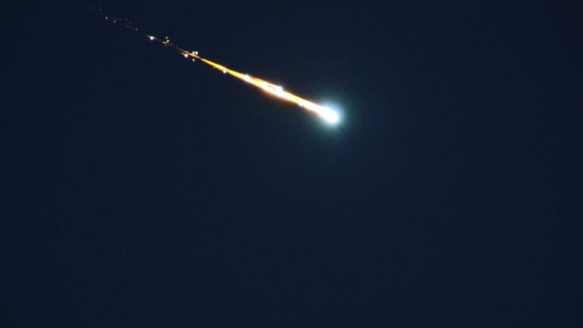 Bola de fuego atravesando el cielo de Málaga