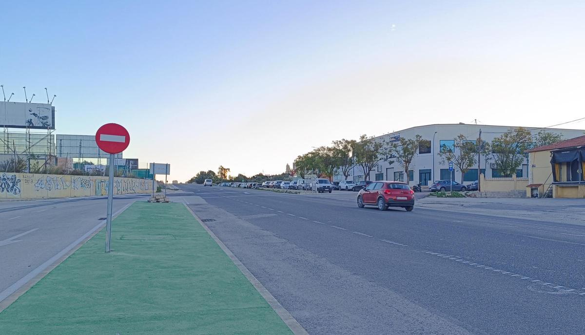 Tramo donde se ubicará la nueva rotonda para ordenar el tráfico de los cientos de vehículos diarios.