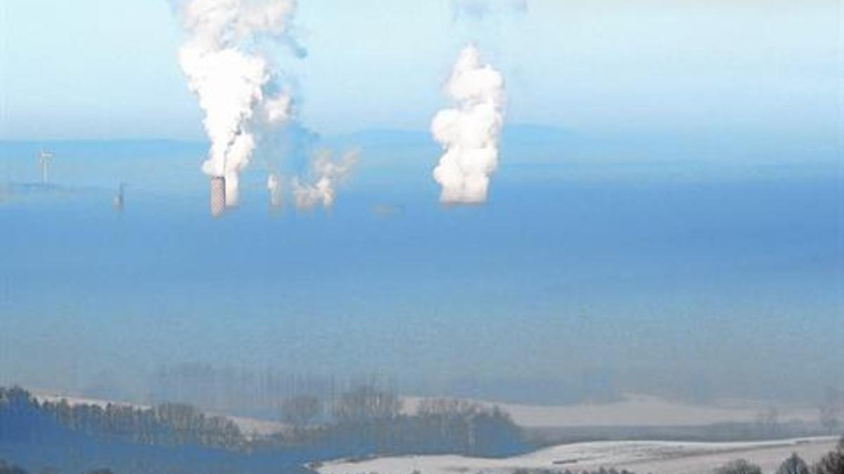 Emisión de gases de una fábrica de Bogatynia, en Polonia.