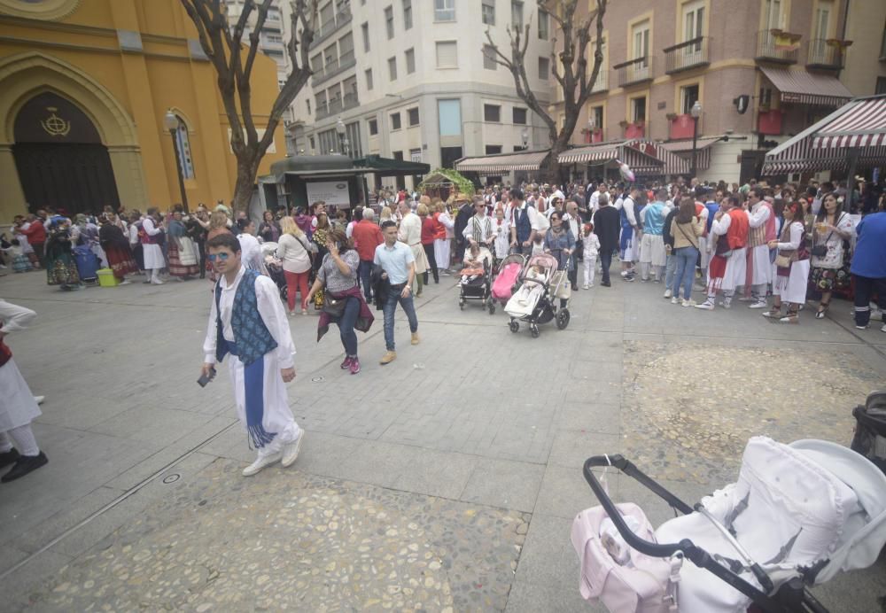 Ambiente en la plaza de las Flores en el Bando