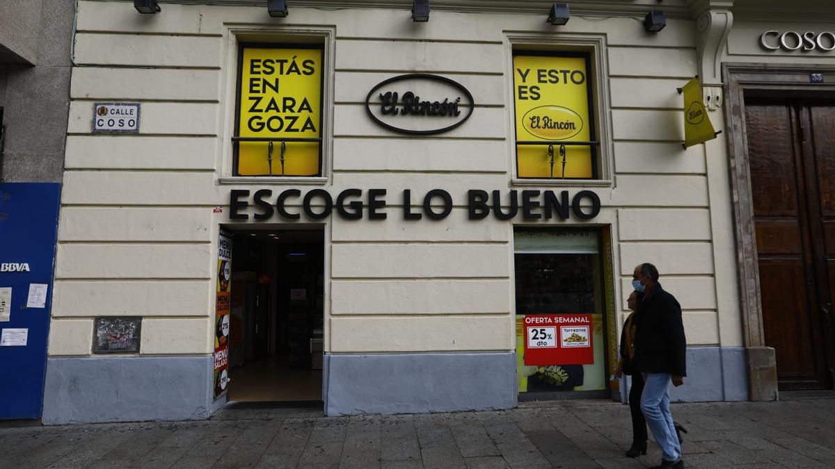 Tienda de Frutos Secos en la plaza de España de Zaragoza asaltada por la banda latina.