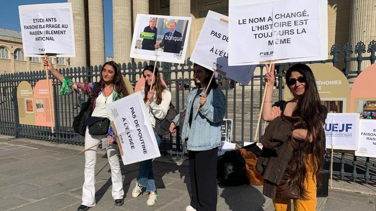 París. Manifestacion de estudiantes en la plaza del Panteón, contra Le Pen